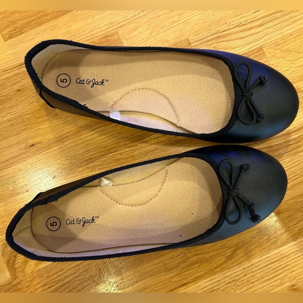 SOLD —- Cat & Jack Classic black Ballet Flats, like new condition, size 5 - Picture 3 of 4